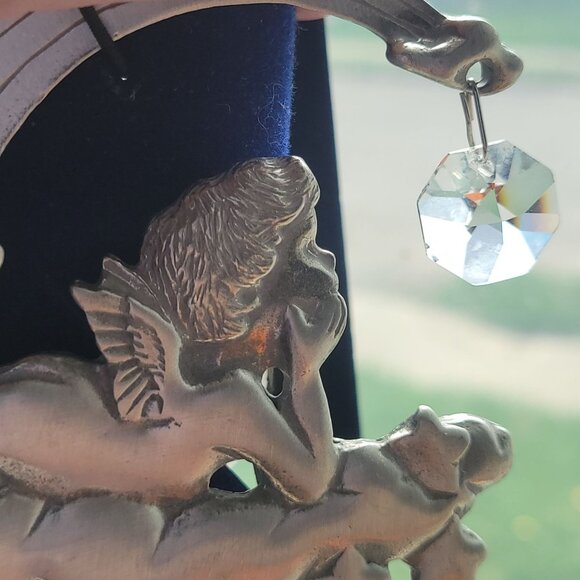Fine Pewter & Austrian Crystal Angel Suncatcher With Stars & Rainbow Design - Picture 3 of 7